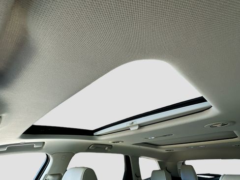 Used 2022 Buick Enclave Avenir FWD image 22