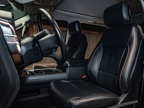 Used 2023 Ford F450 Lariat w/ Camper Package image 24