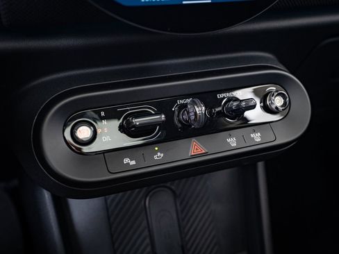 Certified 2025 MINI Cooper 2-Door Hardtop image 21