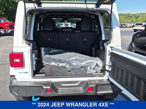 Used 2024 Jeep Wrangler Unlimited Sahara w/ Technology Group AWD/4WD image 29