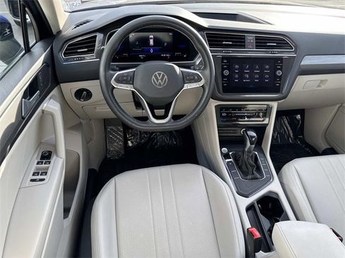 Certified 2022 Volkswagen Tiguan SE image 8