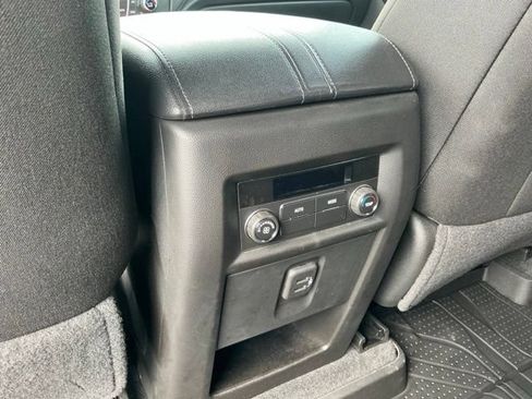 Used 2023 Chevrolet Traverse LT FWD image 35