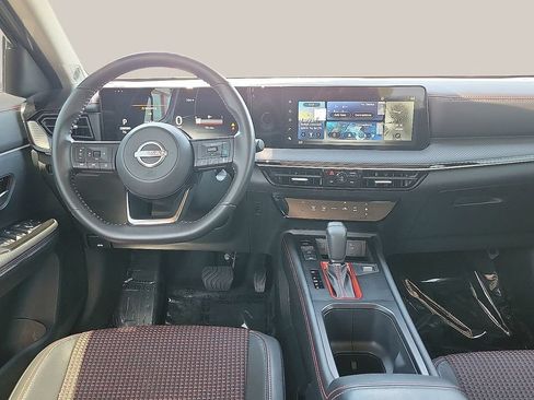 Used 2025 Nissan Kicks SR FWD image 9