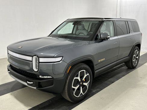 Used 2024 Rivian R1S Adventure image 1