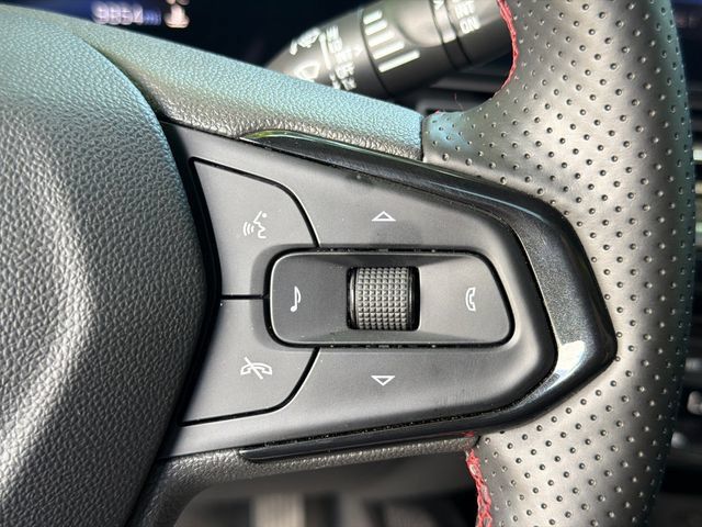 Used 2025 Chevrolet Trax RS w/ Sunroof Package FWD image 25