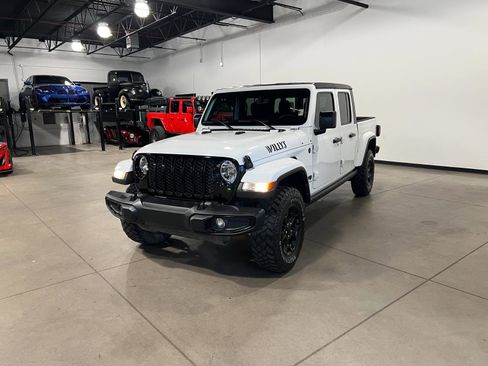 Used 2023 Jeep Gladiator Willys AWD/4WD image 7