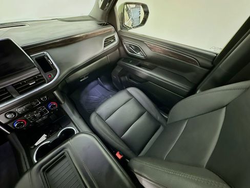 Used 2023 Chevrolet Suburban LT w/ Luxury Package RWD image 11