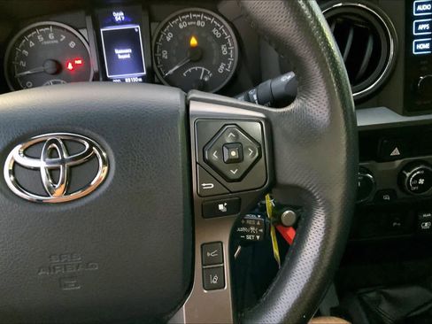 Used 2018 Toyota Tacoma TRD Off-Road w/ Technology Package AWD/4WD image 24
