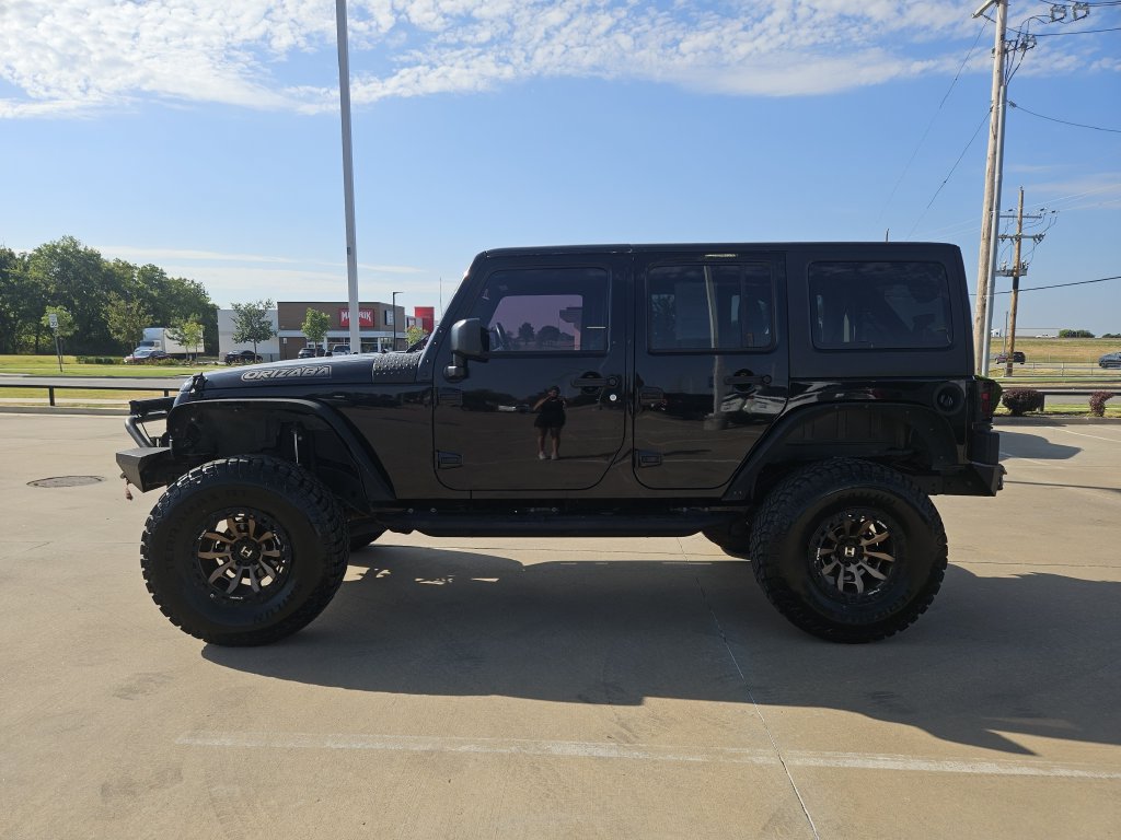 Used 2018 Jeep Wrangler Unlimited Sahara w/ Max Tow Package AWD/4WD image 4