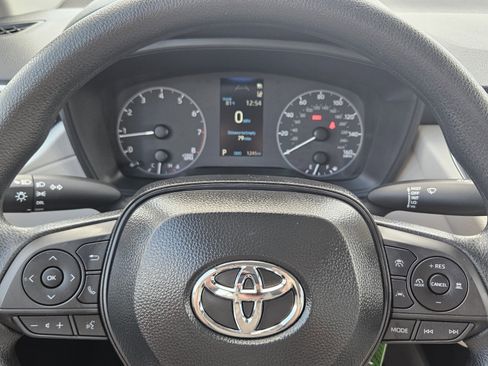 Certified 2025 Toyota Corolla Cross L image 17