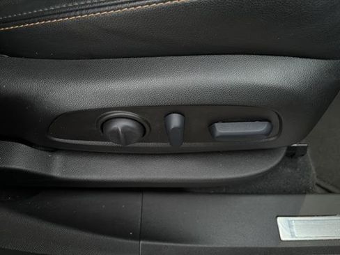 Used 2023 Chevrolet Equinox Premier image 10