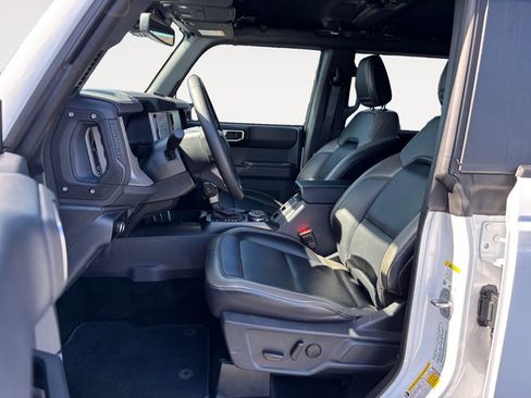 Used 2025 Ford Bronco Outer Banks image 16