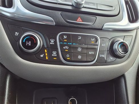 Used 2018 Chevrolet Equinox Premier image 7