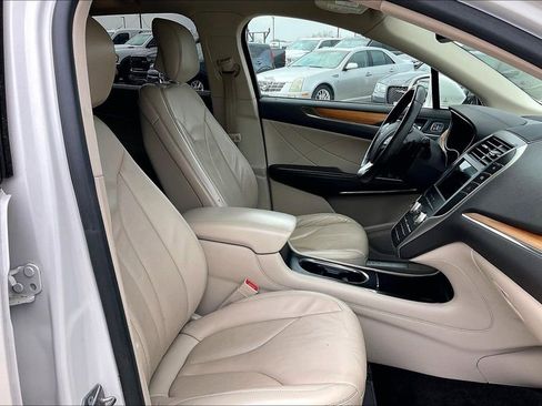 Used 2017 Lincoln MKC Select image 30