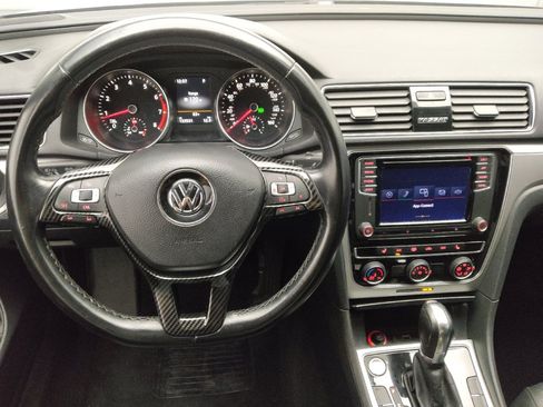 Used 2019 Volkswagen Passat 2.0T Wolfsburg w/ Wheels & Sunroof Package FWD image 22