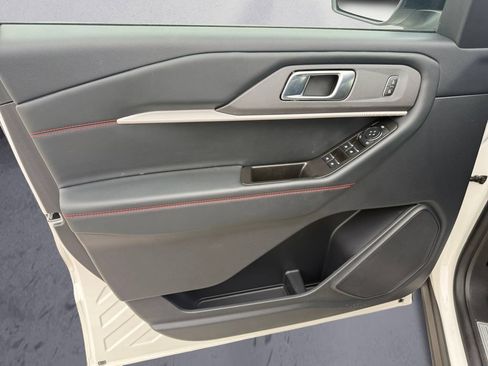 Used 2025 Ford Explorer ST-Line AWD/4WD image 19