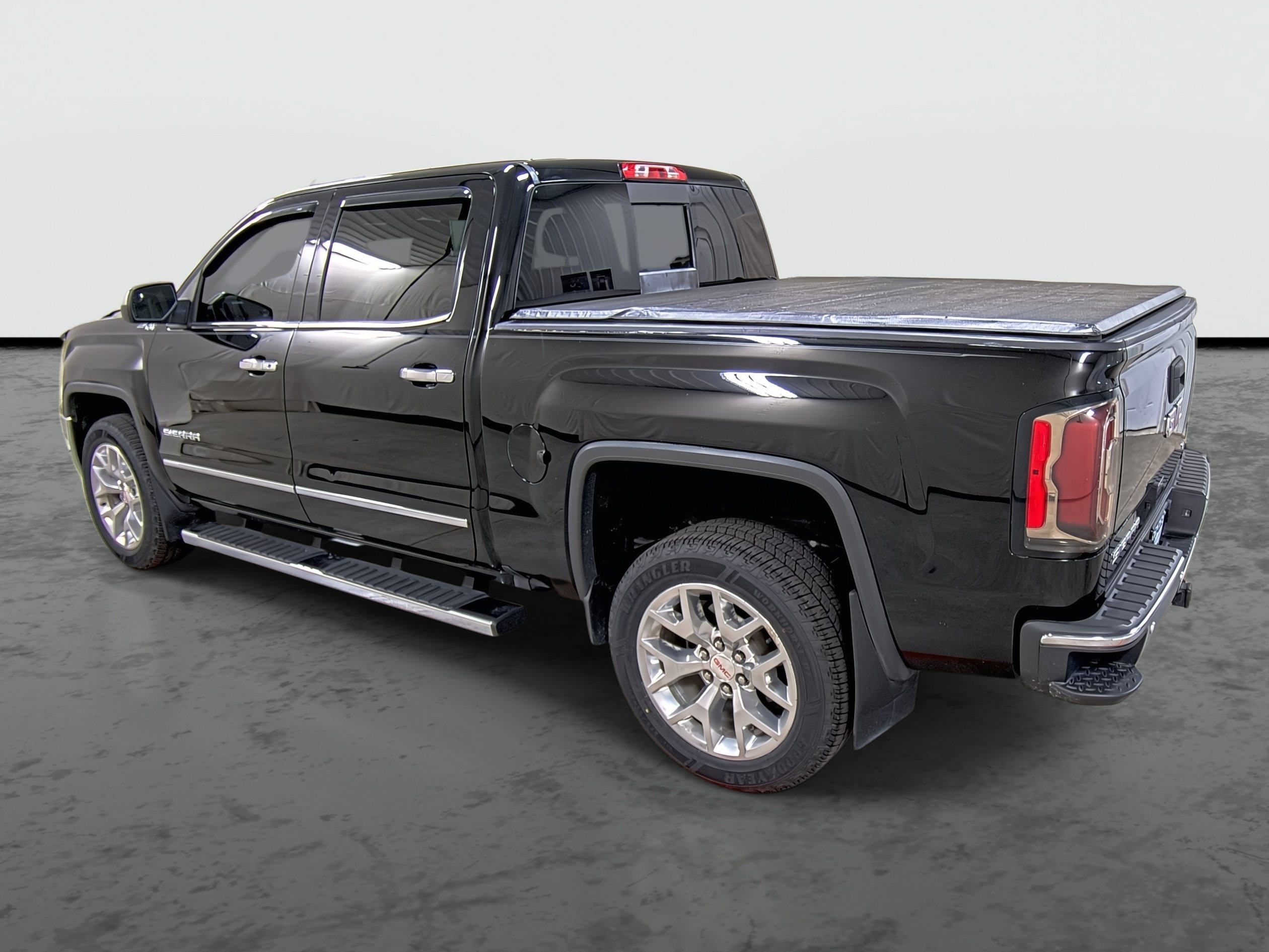 Used 2017 GMC Sierra 1500 SLT w/ SLT Premium Package AWD/4WD image 2