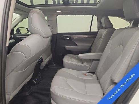 Used 2022 Toyota Highlander Platinum AWD/4WD image 18