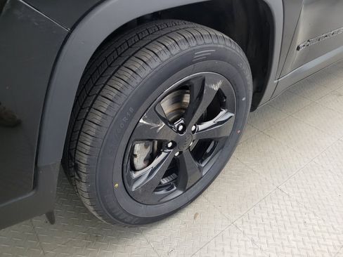 Used 2021 Jeep Cherokee Latitude Plus AWD/4WD image 31
