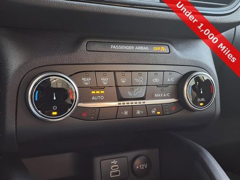 Used 2025 Ford Escape ST-Line w/ Cold Weather Package image 9