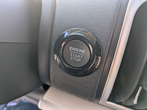 Certified 2025 Ford Expedition Active image 21