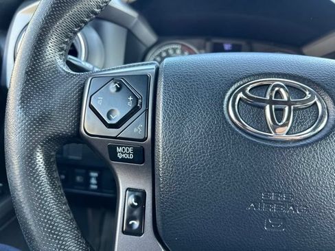 Used 2020 Toyota Tacoma TRD Off-Road w/ Technology Package AWD/4WD image 16