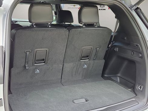 Used 2025 Jeep Grand Cherokee L Limited w/ Luxury Tech Group II image 24