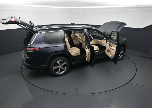Used 2023 Jeep Grand Cherokee L Limited w/ Luxury Tech Group II AWD/4WD image 30
