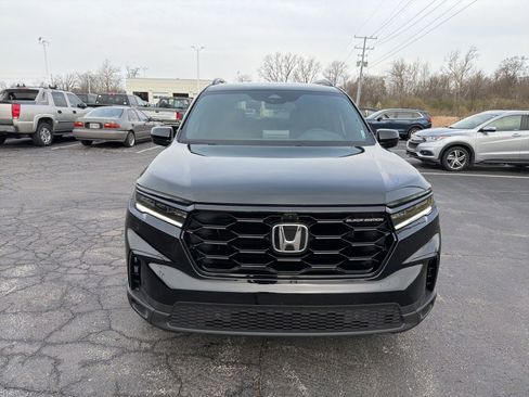 Used 2025 Honda Pilot Black Edition image 11