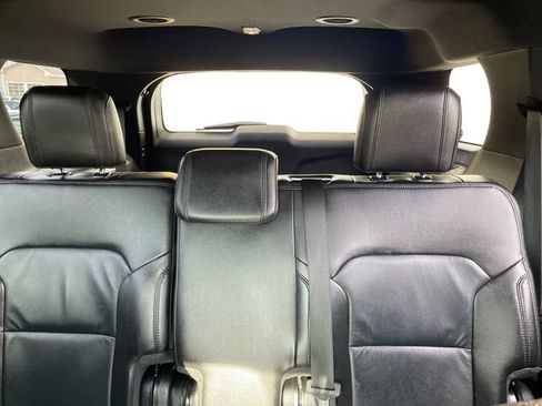 Used 2017 Ford Explorer XLT w/ Equipment Group 202A image 38