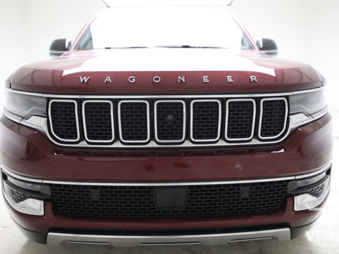 Used 2025 Jeep Wagoneer Series III w/ Premium Group I AWD/4WD image 7