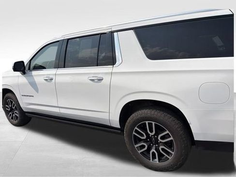 Used 2022 Chevrolet Suburban Premier AWD/4WD image 10