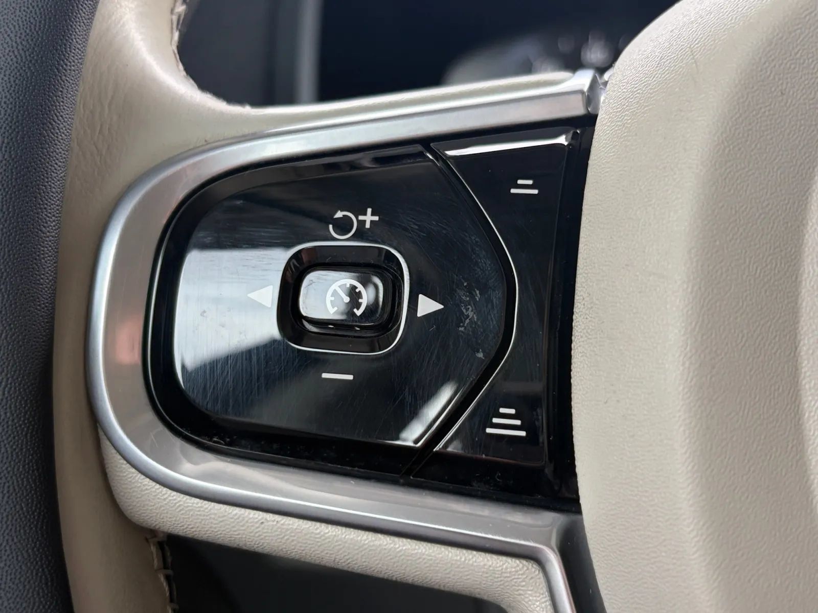 Used 2018 Volvo S90 T6 Momentum w/ Convenience Package AWD/4WD image 29