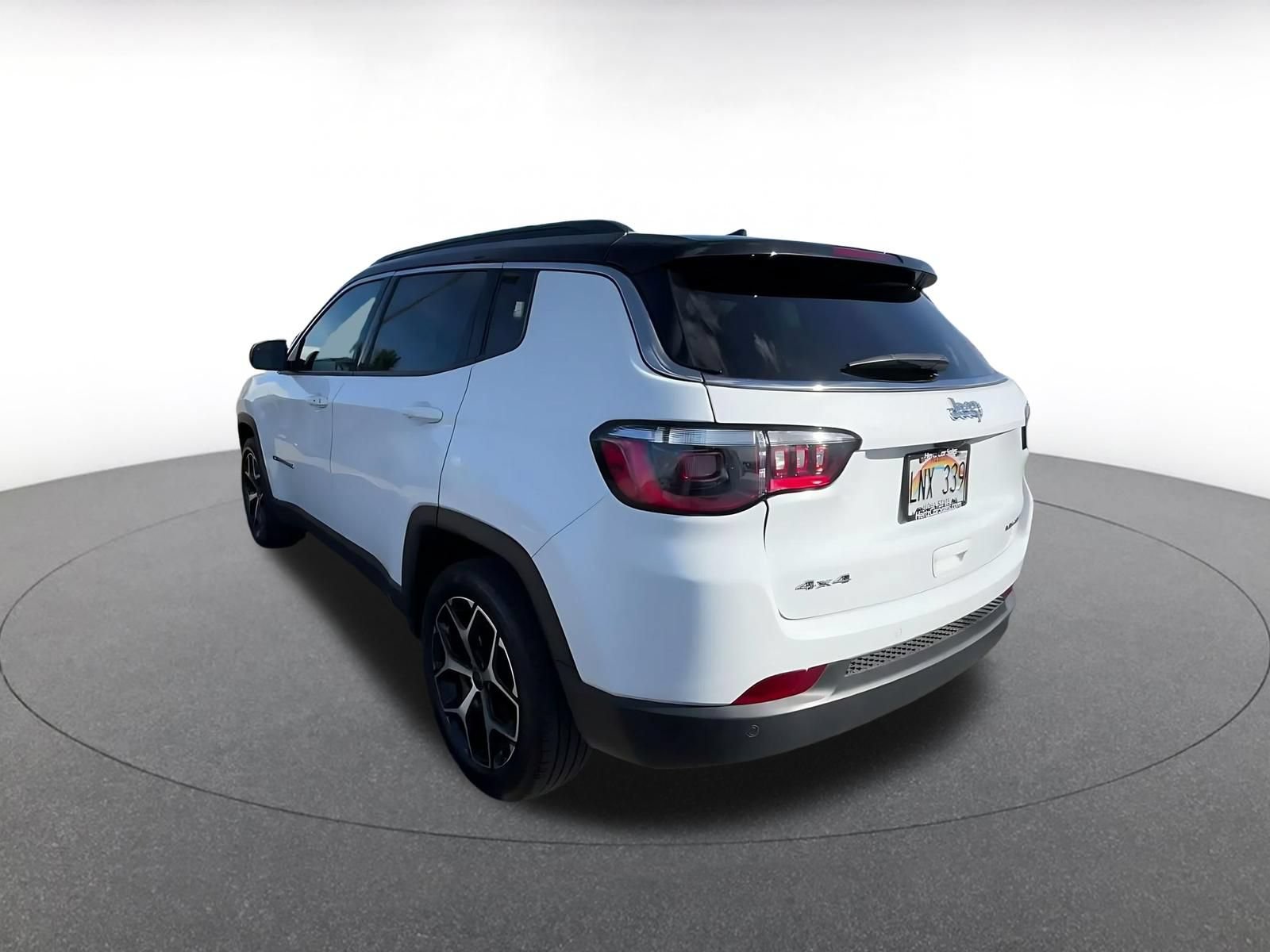 Used 2025 Jeep Compass Limited AWD/4WD image 9