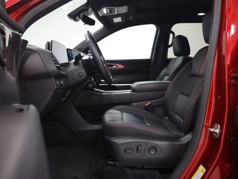 Used 2024 Chevrolet Traverse RS image 17