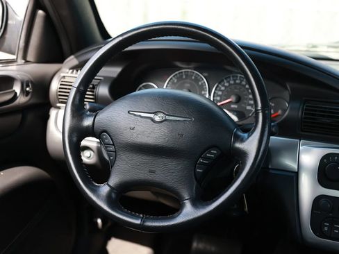 Used 2006 Chrysler Sebring Touring FWD image 30