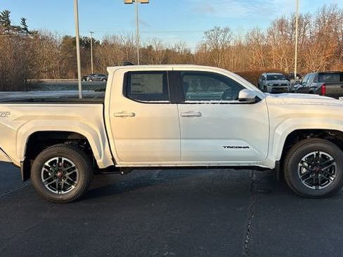 New 2026 Toyota Tacoma TRD Sport image 31