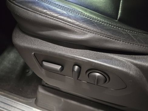 Used 2020 Chevrolet Silverado 1500 LTZ w/ LTZ Premium Package image 18