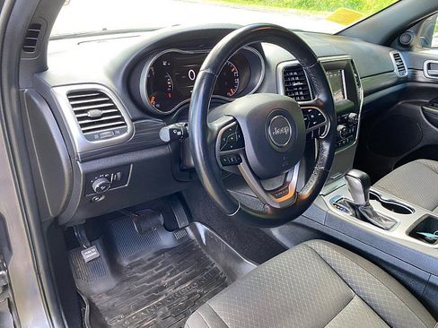 Used 2021 Jeep Grand Cherokee Laredo AWD/4WD image 24