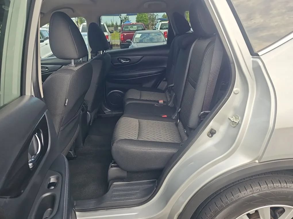 Used 2018 Nissan Rogue SV w/ Premium Package AWD/4WD image 19