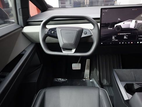 Used 2024 Tesla Cybertruck AWD Crew Cab image 9