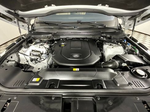 Used 2017 Land Rover Range Rover HSE image 28