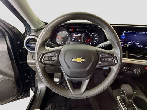 Used 2024 Chevrolet Trax LS w/ LS Convenience Package FWD image 13