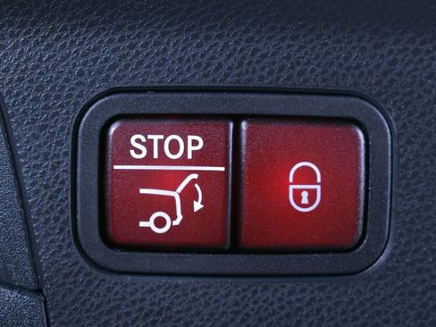 Used 2023 Mercedes-Benz GLC 300 4MATIC Coupe image 6