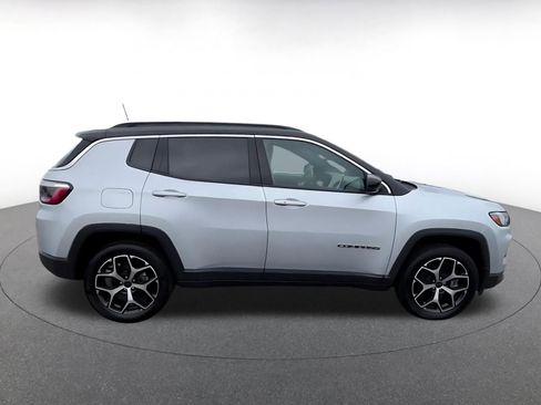 Used 2025 Jeep Compass Limited AWD/4WD image 16