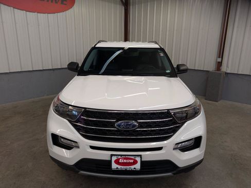 Used 2022 Ford Explorer XLT w/ Equipment Group 202A AWD/4WD image 9