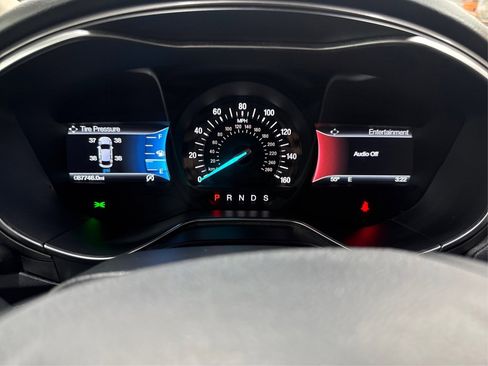 Used 2017 Ford Fusion SE w/ Fusion SE Technology Package FWD image 24