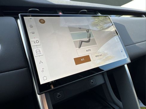 New 2025 Land Rover Discovery Sport S image 26