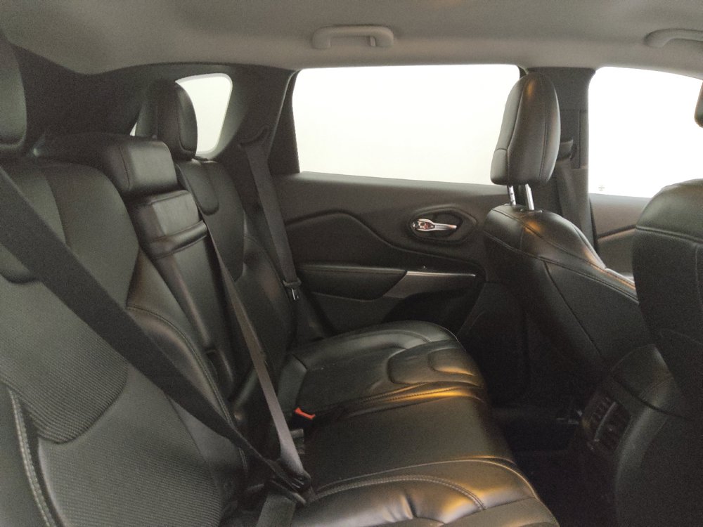 Used 2019 Jeep Cherokee Limited FWD image 19