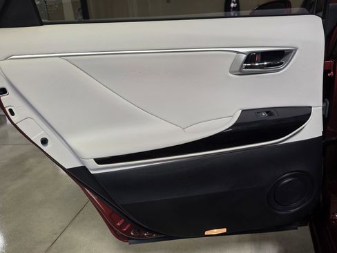 Used 2017 Toyota Mirai image 13